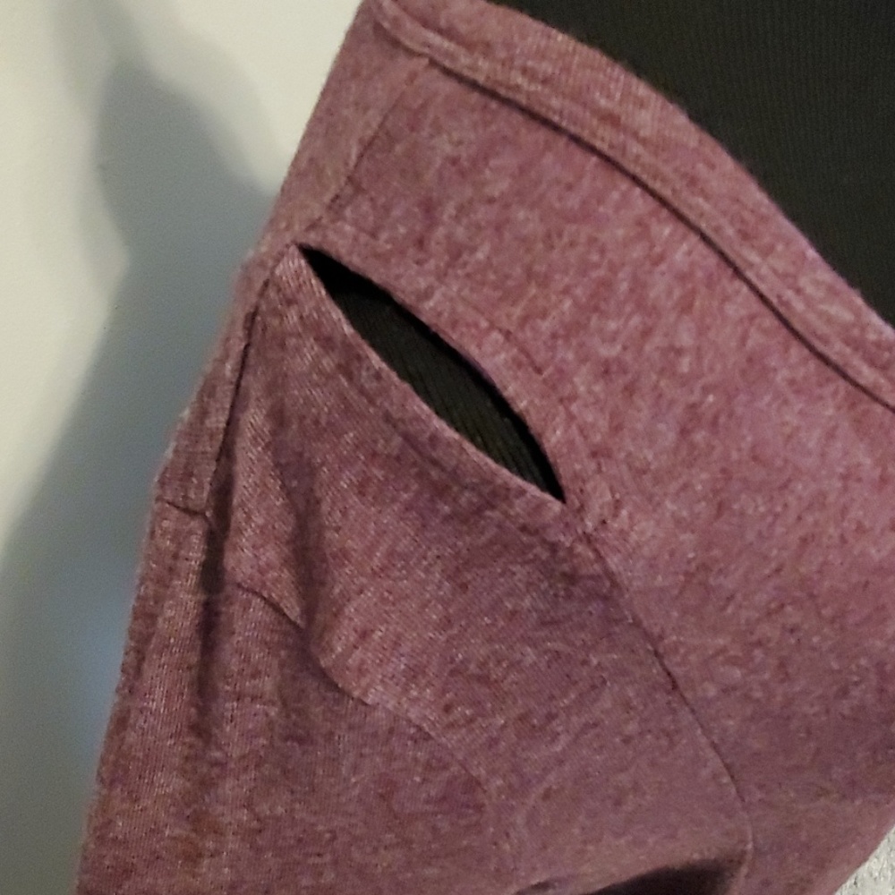 Very pretty purple sweater with shoulder detail - Picture 2 of 6